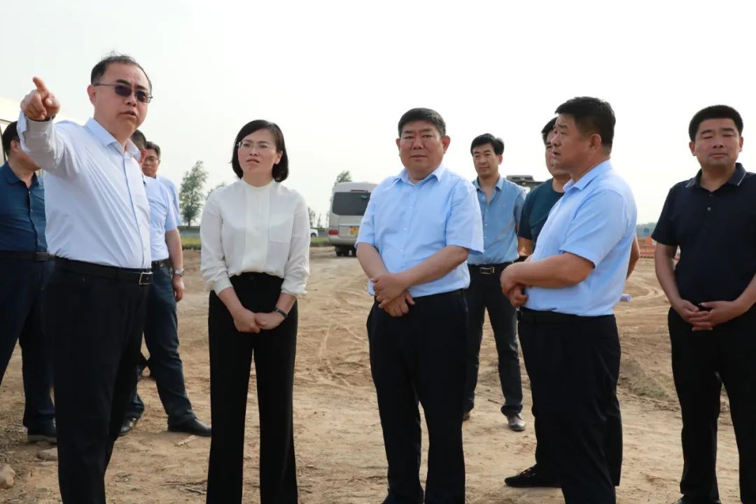 市委常委、副市長、交通運輸重點項目指揮部指揮長樊廷雷到臨武高速現場調度工程建設工作